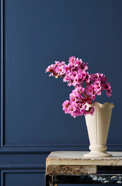 Violet Vase - Vintage White