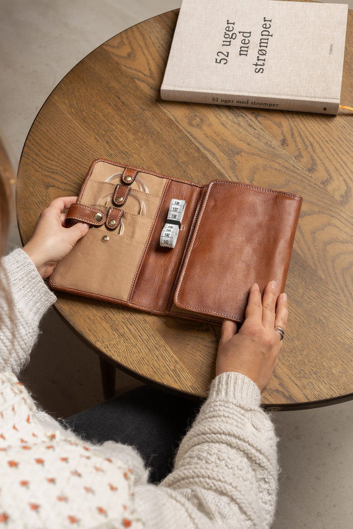 Project 7 Needle Case - Walnut/Gold