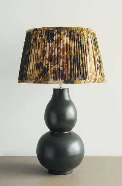 Curvo Liquorice Lamp