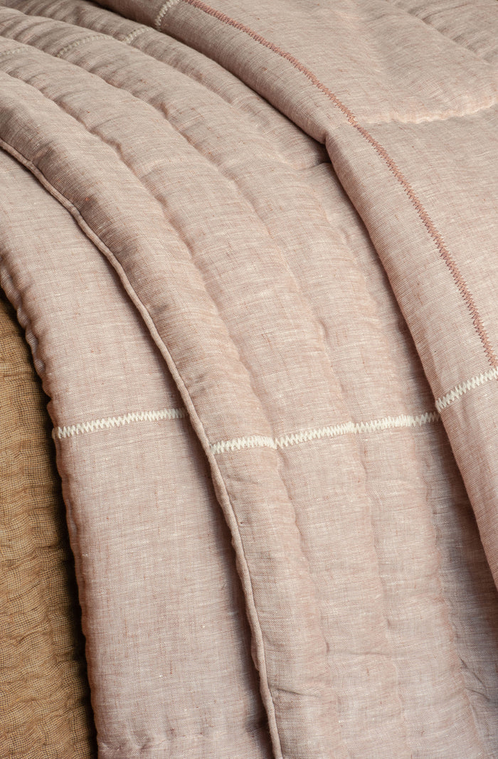 Tobiishi Pink Clay Comforter