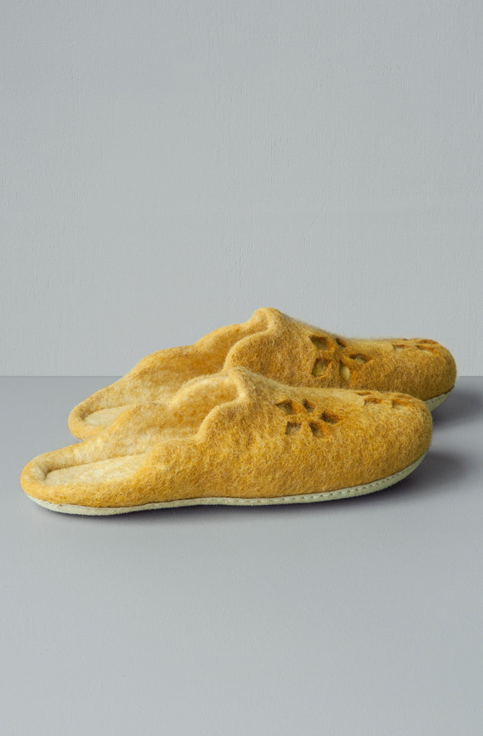 uteki slide slipper ochre