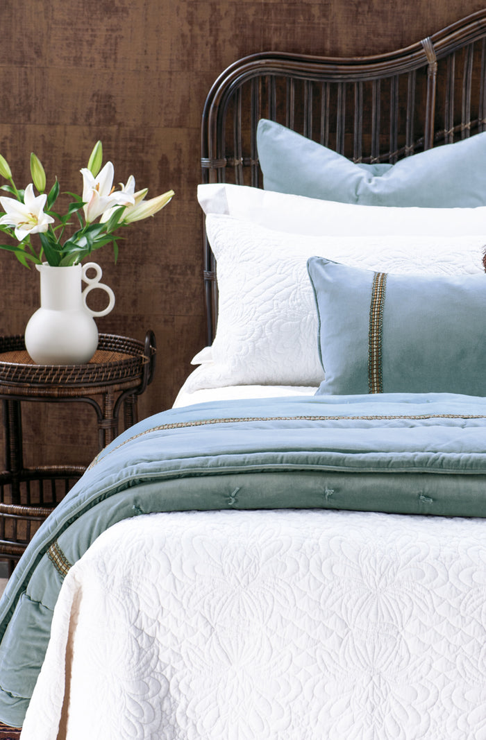 Fontanella White Bedspread