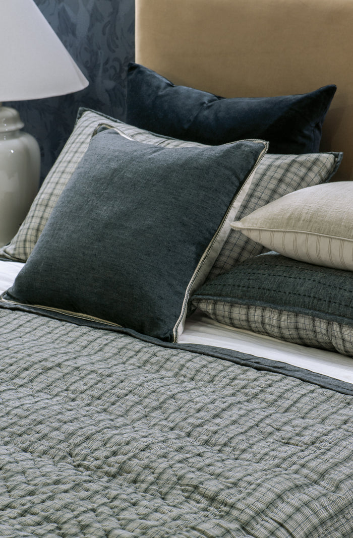 Appetto Midnight Cushion