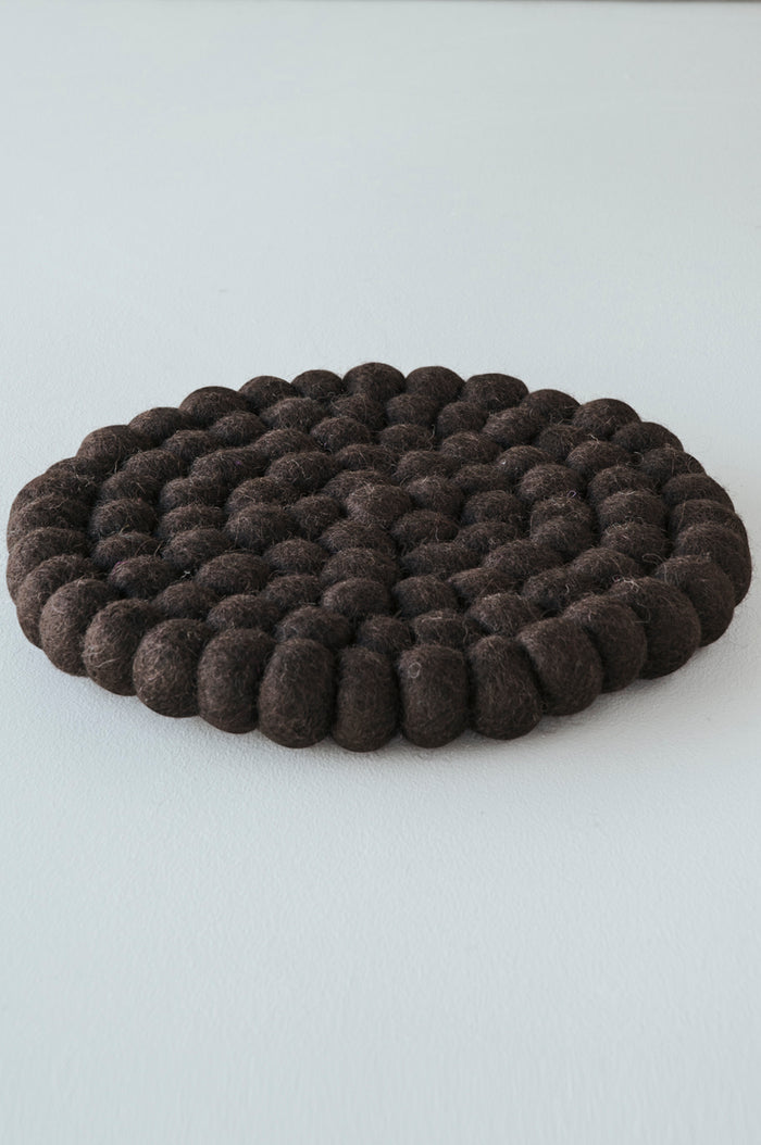 pecora felt trivet - walnut