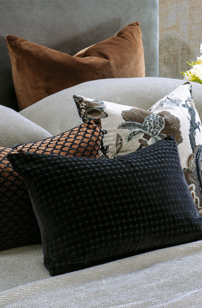 Petalo Black Cushion