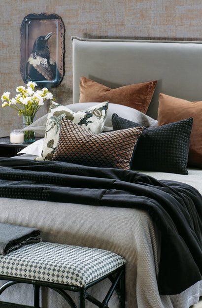 Petalo Black Comforter