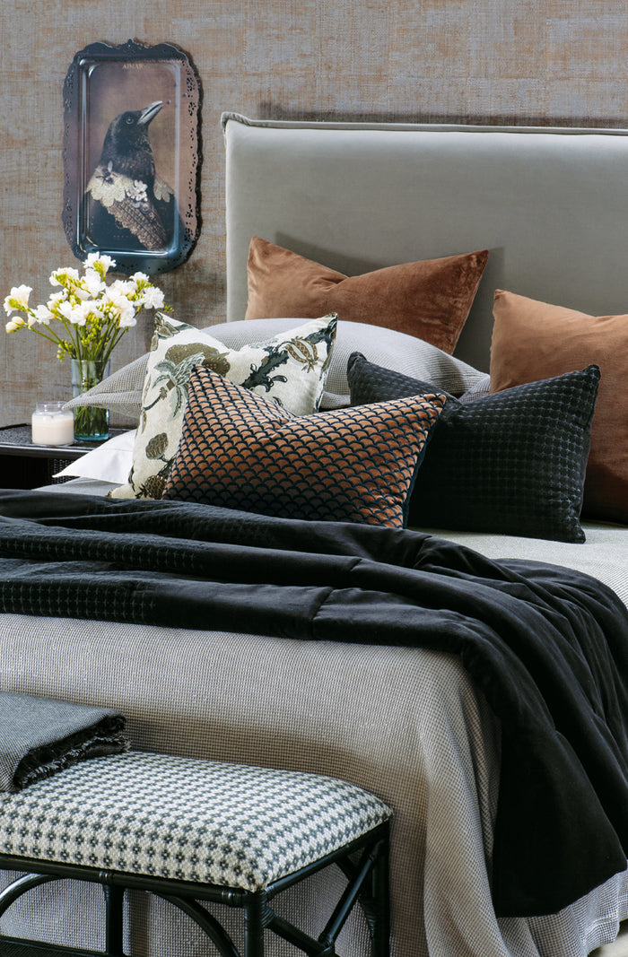 Petalo Black Comforter